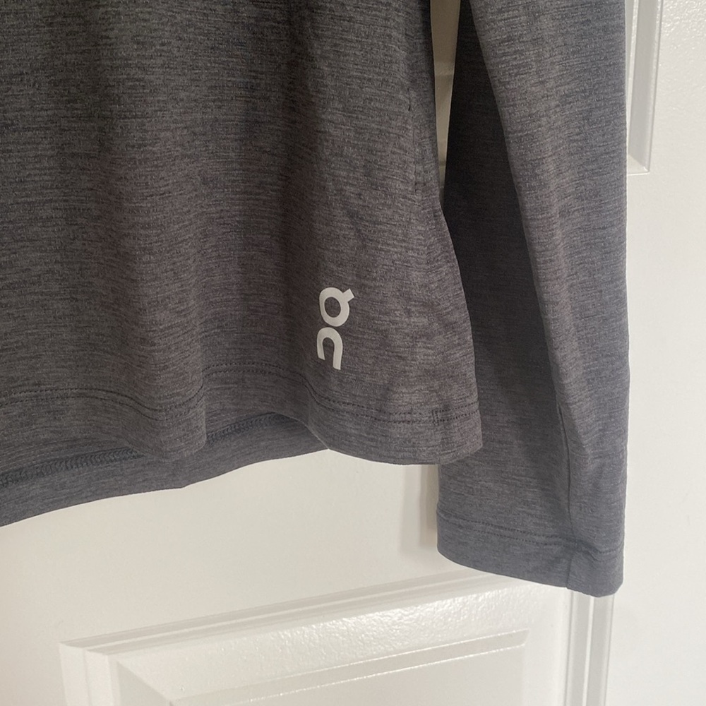 On Running Dark Gray Performance Long Sleeve T-Sh… - image 5